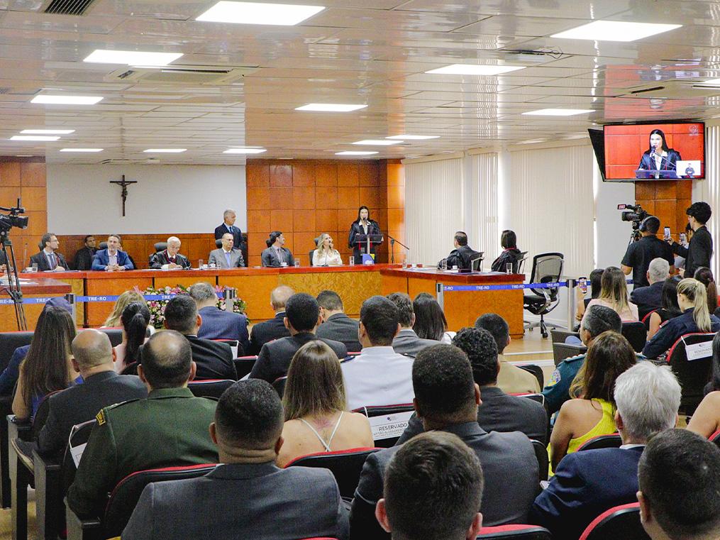 13.06–Foto-Posse-Juiza-Tais-1