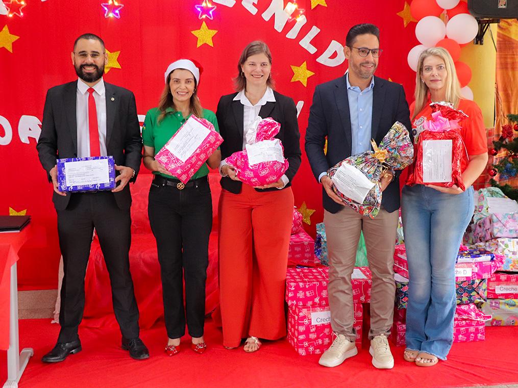 19.12-Foto-entrega-de-presentes-1