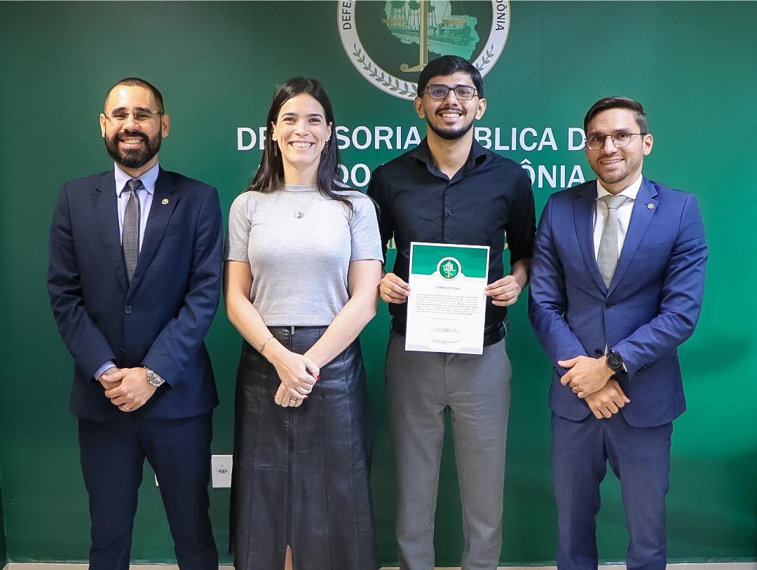 22.04-foto-posse-servidor