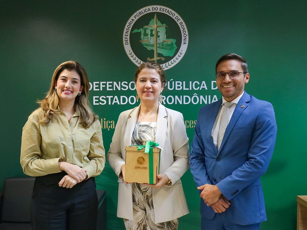 29.04 – Foto – Visita desembargadora – 1